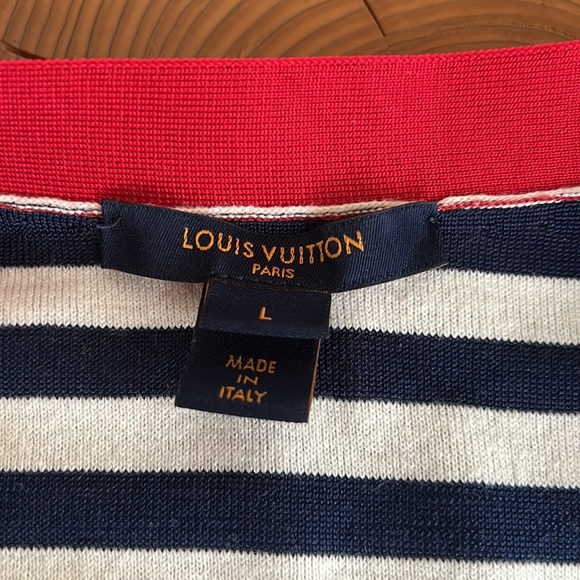 Louis Vuitton monogrammed cardigan. Size large, authenticity guaranteed. - Picture 2 of 5